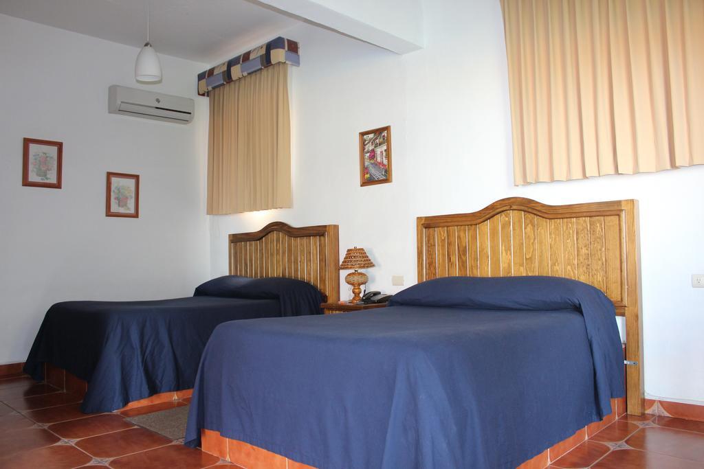 Hotel La Plaza De